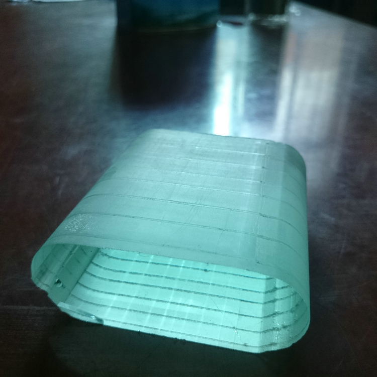 砂線(xiàn)切割機(jī)切割玻璃效果
